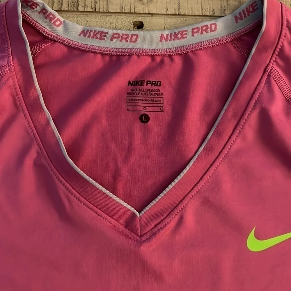 Nike Pro Athletic‎ Wear Shirt